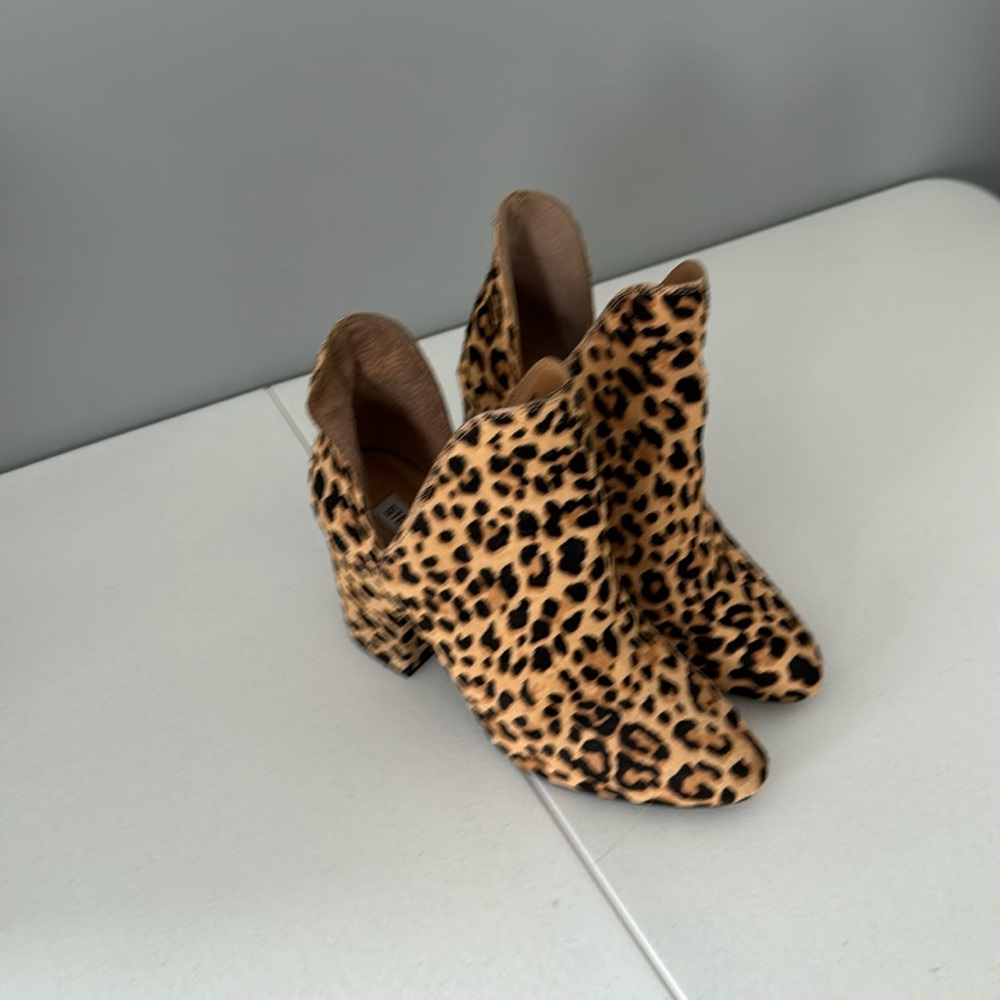 Steve Madden, 9, Booties Leopard Print - image 1